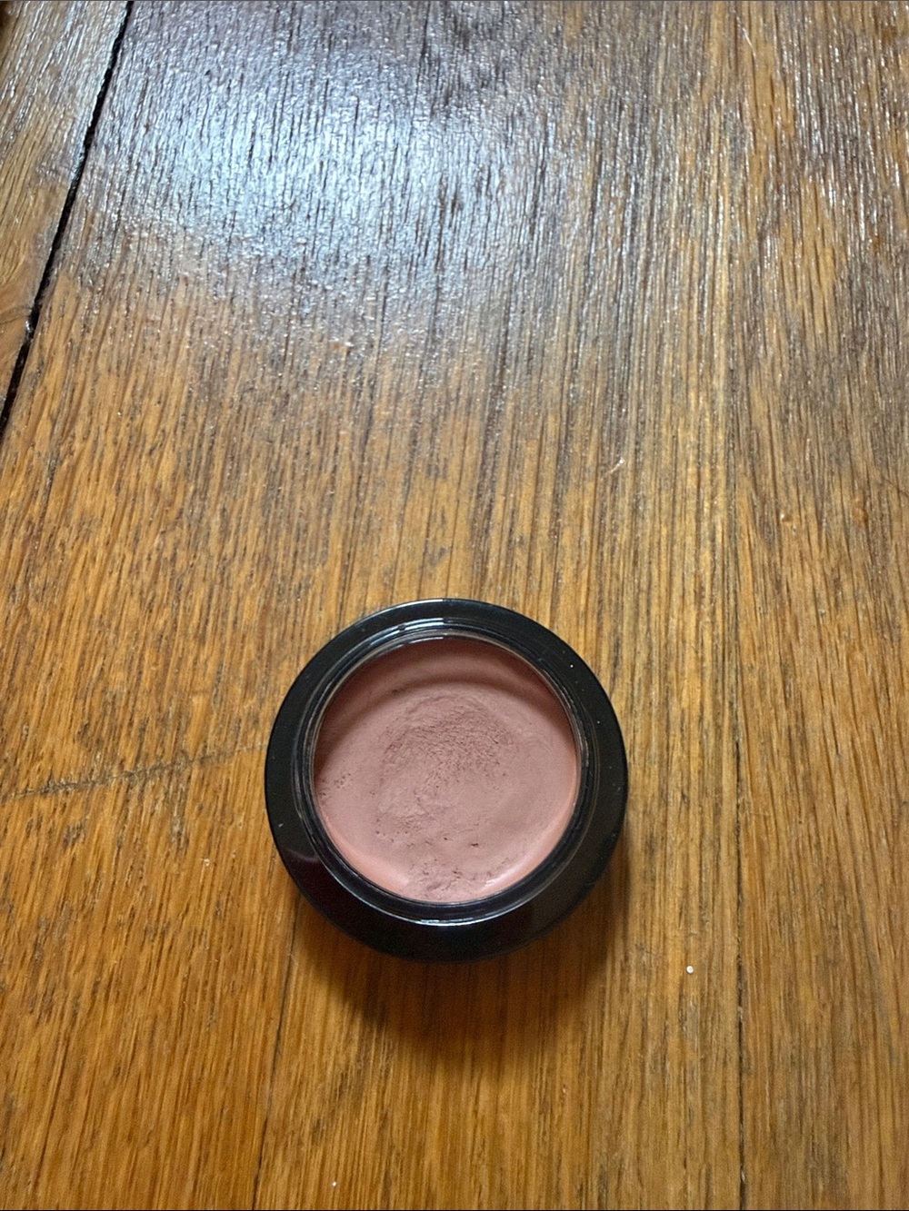 Merit Eyeshadow Compact in Gold - Smooth Neutral Shade - Picture 2 of 3